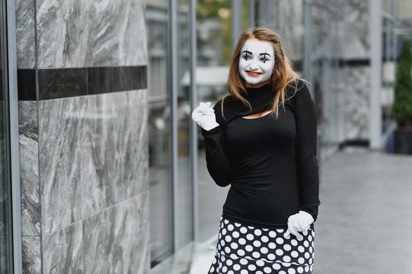 How Does Participating in Improv Theater Workshops Enhance Creativity and Mental Flexibility?